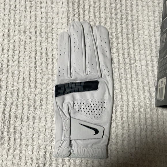 Nike tour golf glove - Picture 5 of 5